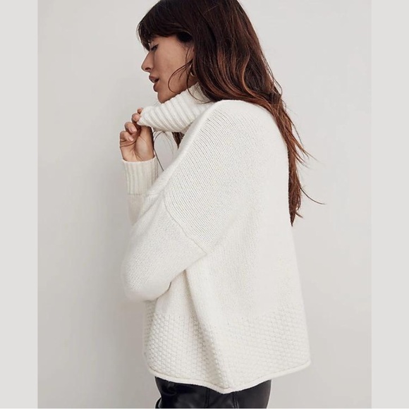 Madewell Sadler Turtleneck in antique cream color size M - Picture 2 of 10